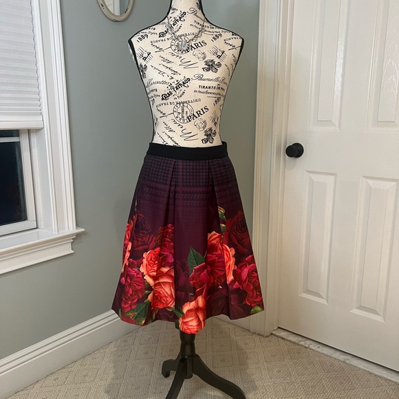 Ted Baker London Dresses & Skirts - Ted Baker Plum Floral Skirt | Size 2 | Zipper Back | Lined  | Like New